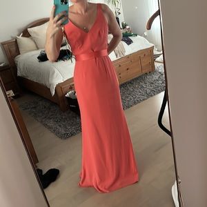 BNWT GORGEOUS Vera Wang White coral gown with belt size 8